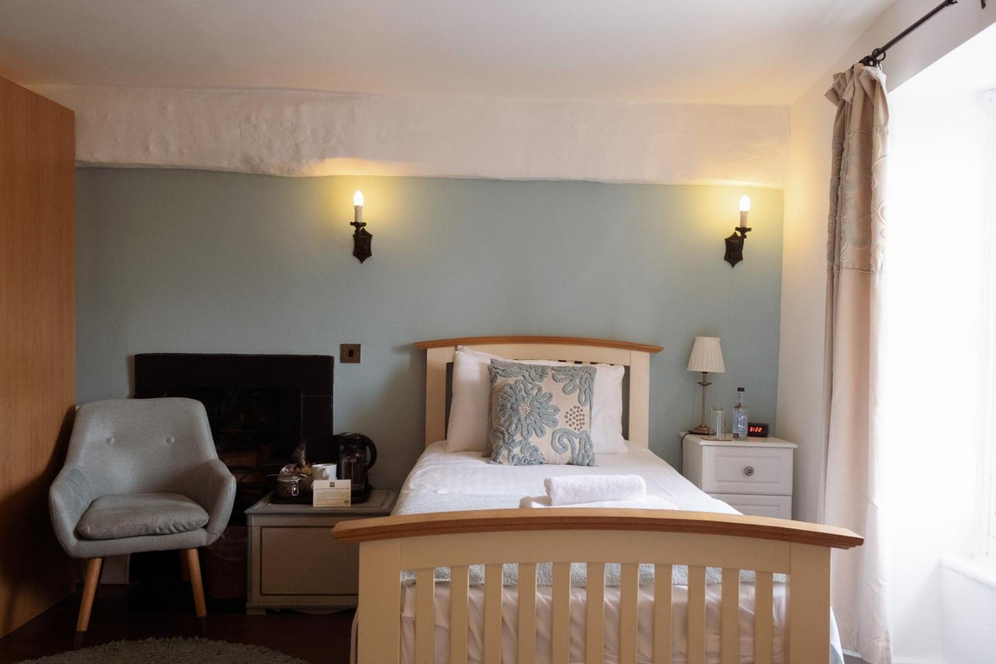 Kings Arms Hotel Abergavenny Exterior foto