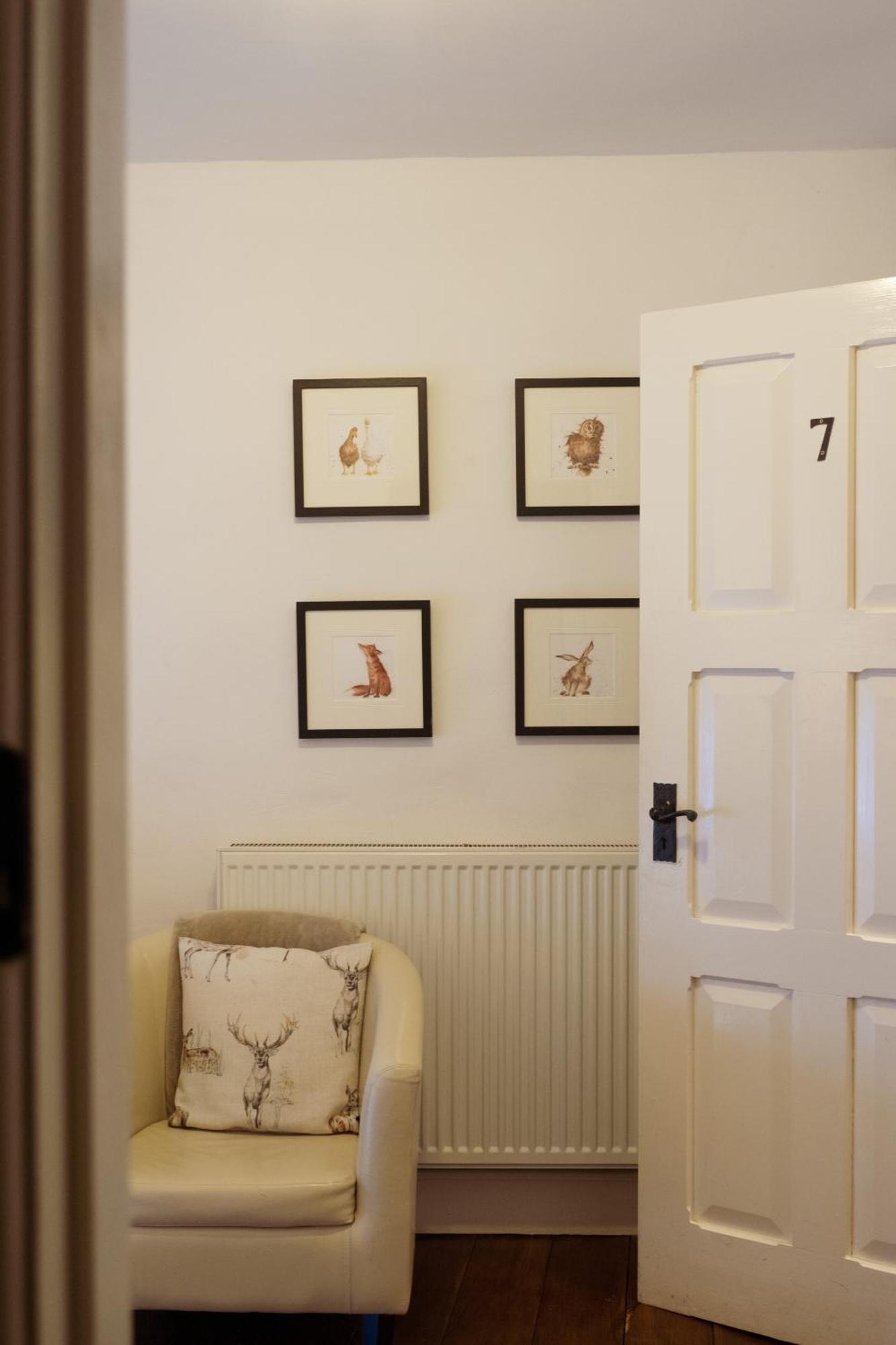 Kings Arms Hotel Abergavenny Habitación foto