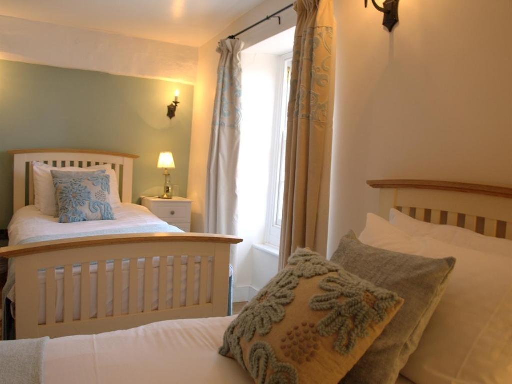 Kings Arms Hotel Abergavenny Habitación foto